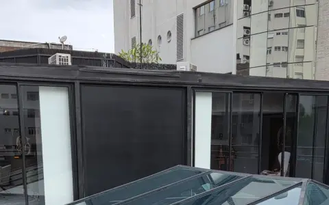 Cobertura de vidro com película de controle solar aplicada pela Macaya Film